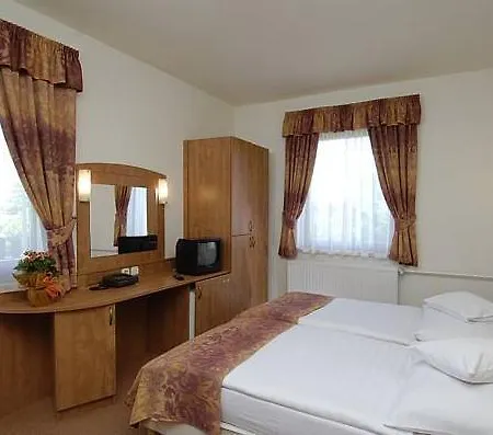 Korall Bed and breakfast 3*